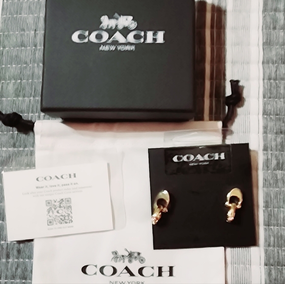 Authentic Coach Earring NWT. - Picture 1 of 10